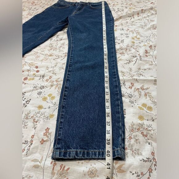 Relaxed Fit Mom Jeans - Picture 12 of 15